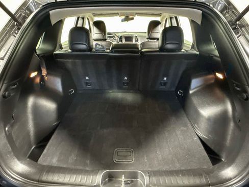 Used 2019 Jeep Cherokee Latitude Plus w/ Cold Weather Group AWD/4WD image 24