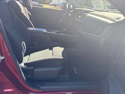 Used 2023 Nissan Rogue S AWD/4WD image 30