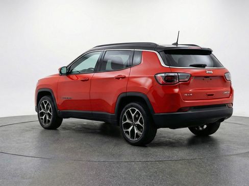 Used 2025 Jeep Compass Limited image 6