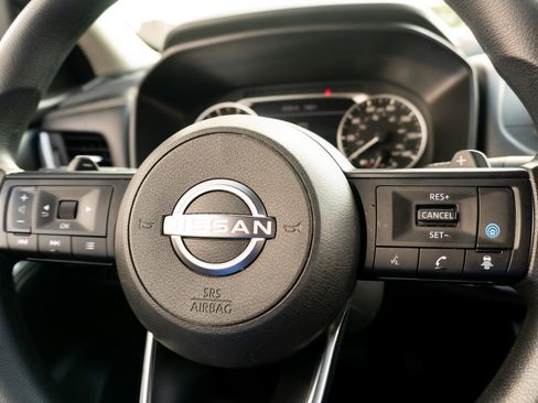 Used 2024 Nissan Rogue SV FWD image 29