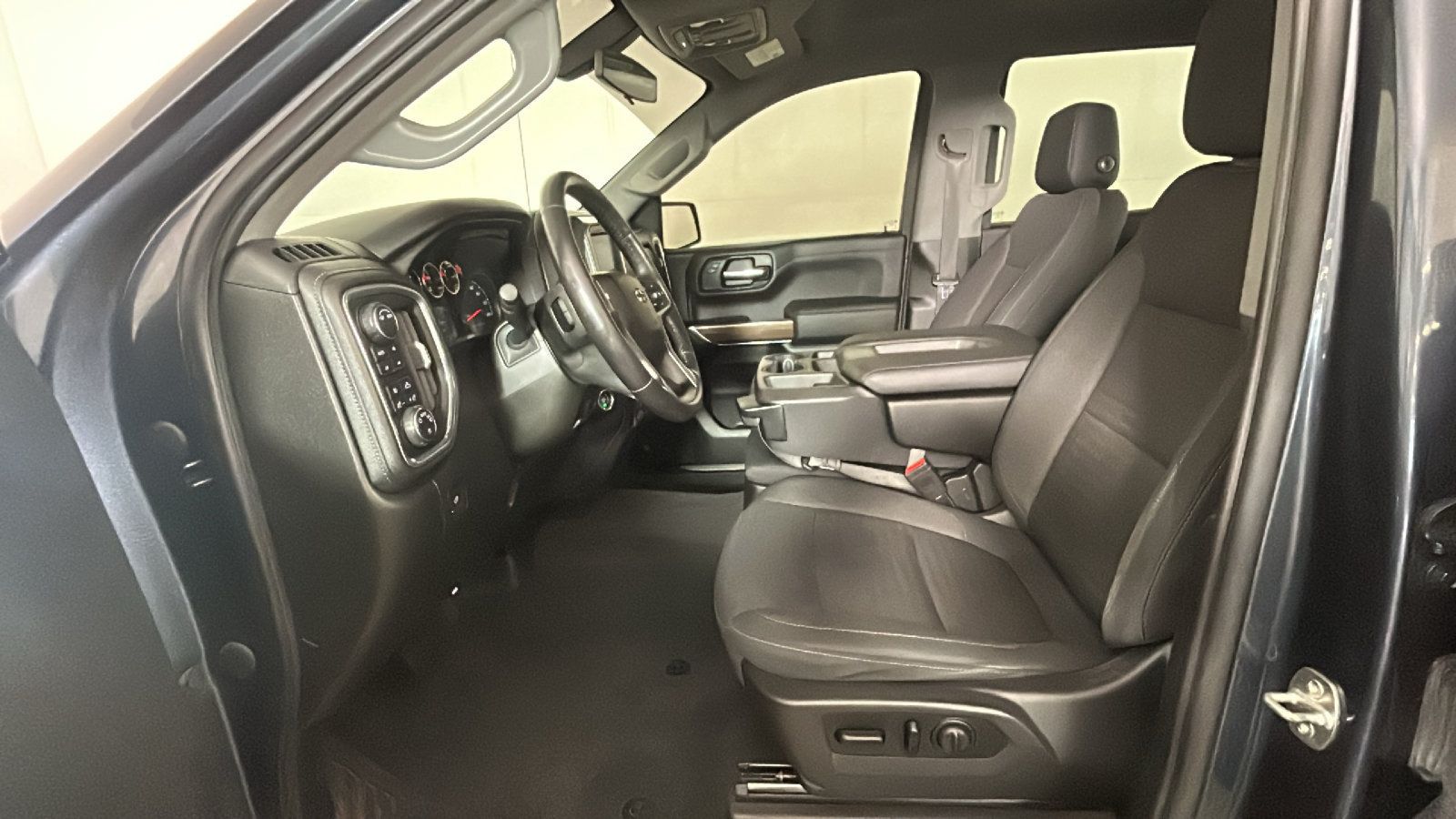 Used 2020 Chevrolet Silverado 1500 LT Trail Boss w/ Convenience Package AWD/4WD image 14