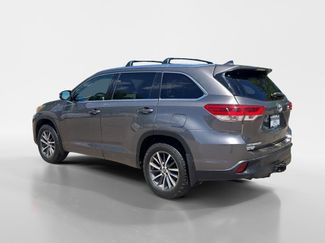 Used 2018 Toyota Highlander XLE AWD/4WD video 3