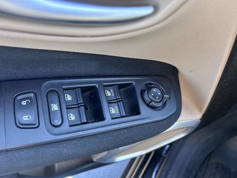 Used 2015 Jeep Renegade Latitude AWD/4WD image 10