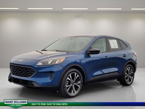 Used 2022 Ford Escape SE w/ SE Sport Appearance Package image 4
