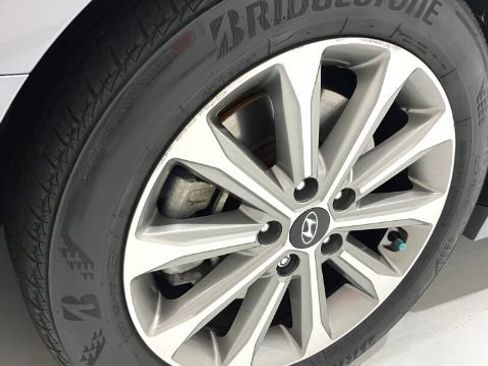 Used 2016 Hyundai Sonata Limited w/ Option Group 04 FWD image 15