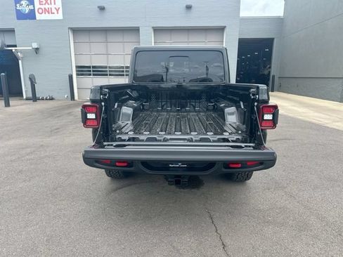 New 2026 Jeep Gladiator Rubicon w/ Steel Power Dome Hood Package AWD/4WD image 24