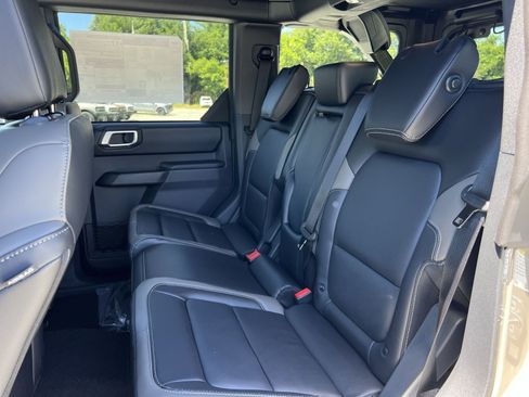 New 2026 Ford Bronco Outer Banks w/ Sasquatch Package AWD/4WD image 24