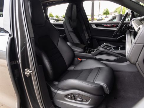 Certified 2025 Porsche Cayenne S w/ Premium Package Plus AWD/4WD image 45