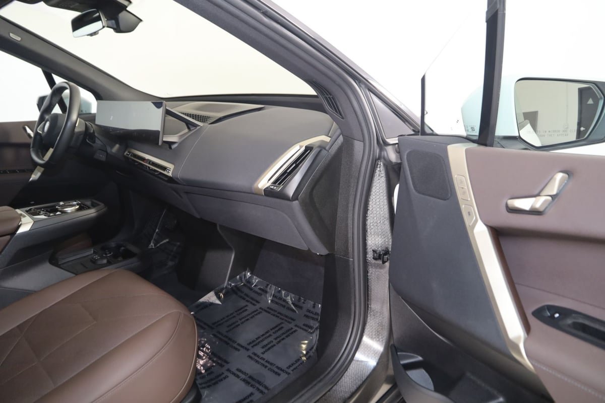 Used 2023 BMW iX xDrive50 AWD/4WD image 48