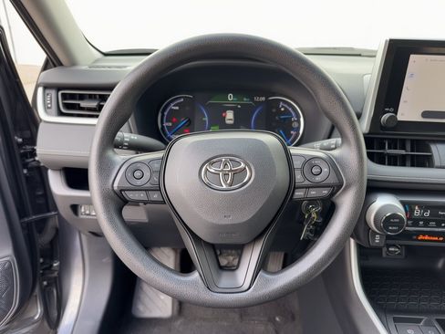 Used 2025 Toyota RAV4 LE AWD/4WD image 10
