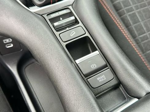 Used 2025 Honda HR-V Sport image 18