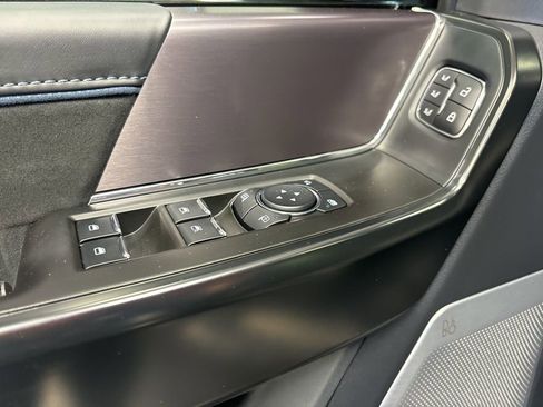 Used 2024 Ford F150 Platinum image 27