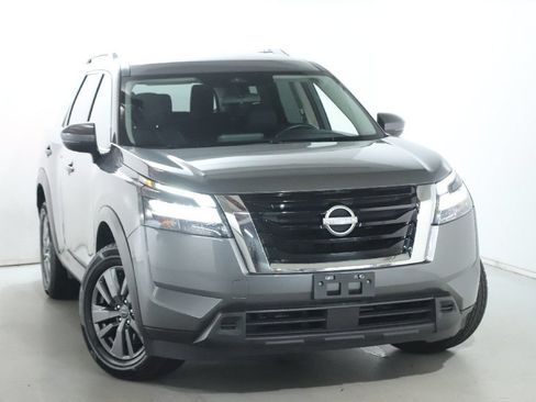 Certified 2025 Nissan Pathfinder SV FWD image 2