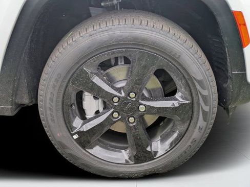 New 2025 Jeep Grand Cherokee Limited w/ Black Appearance Package image 9