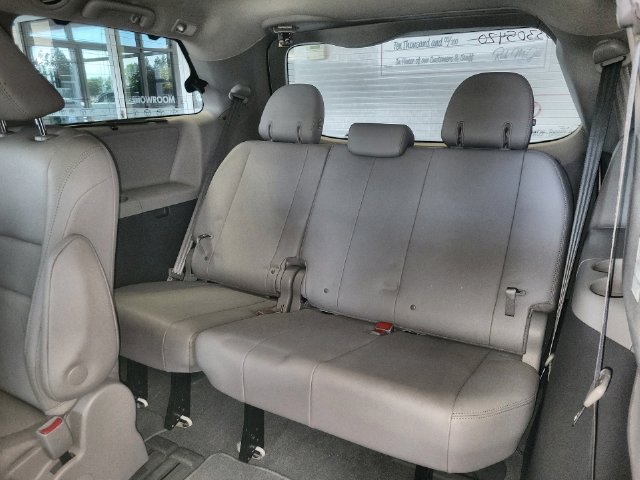 Used 2020 Toyota Sienna XLE w/ XLE Navigation Package FWD image 24