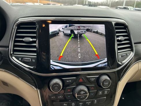 Used 2021 Jeep Grand Cherokee Limited w/ Trailer Tow Group IV image 29