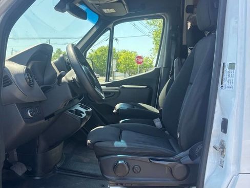 Used 2022 Mercedes-Benz Sprinter 2500 image 13