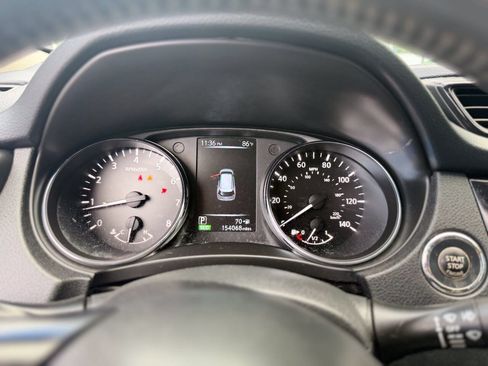 Used 2017 Nissan Rogue SV FWD image 14