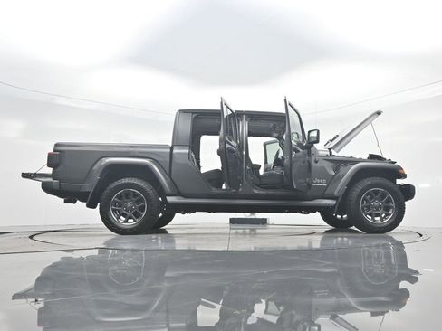Used 2020 Jeep Gladiator Overland AWD/4WD image 38