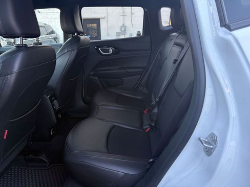 Used 2025 Jeep Compass Trailhawk image 24