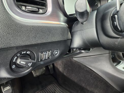 Used 2017 Dodge Charger SXT w/ AWD Plus Group image 40