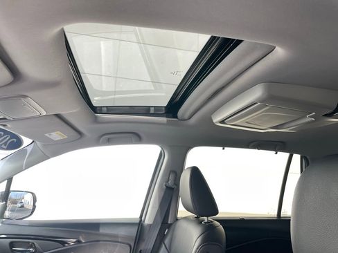 Certified 2022 Honda Pilot Touring image 29