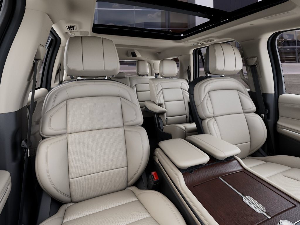 New 2027 Lincoln Navigator Reserve w/ Jet Appearance Package AWD/4WD image 10