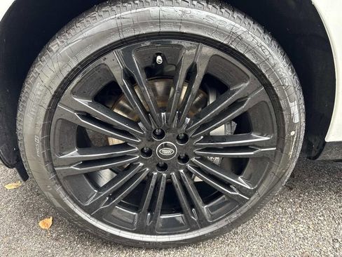 New 2025 Land Rover Range Rover SE image 12