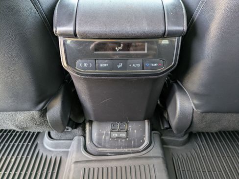 Used 2023 Toyota Highlander XLE image 18