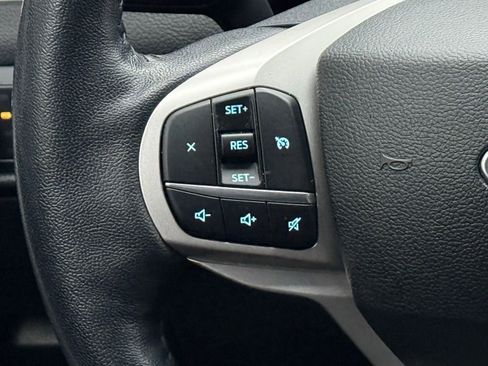 Used 2022 Ford Explorer XLT w/ Equipment Group 202A image 30