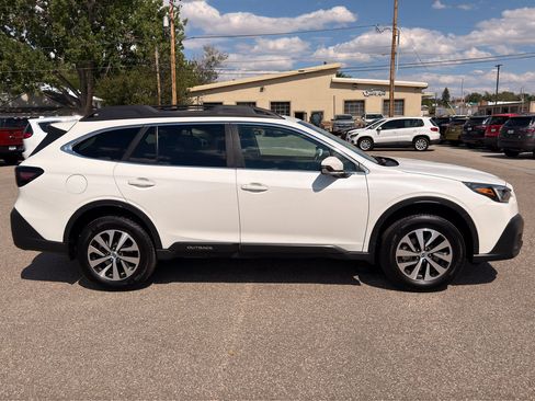 Used 2022 Subaru Outback Premium AWD/4WD image 6