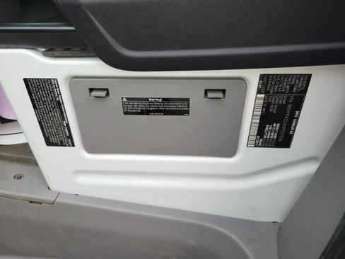 Used 2017 Freightliner Sprinter 3500 RWD image 18