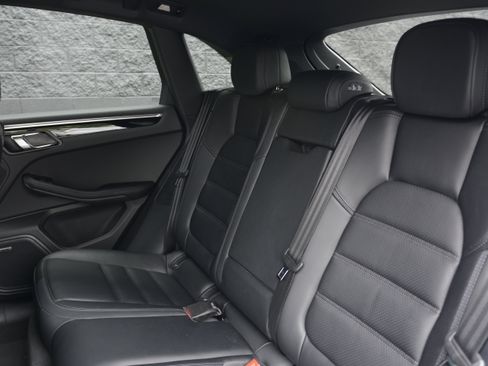 Certified 2026 Porsche Macan Turbo AWD/4WD image 31