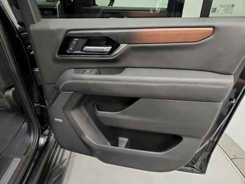 Used 2025 GMC Yukon XL Denali AWD/4WD image 33