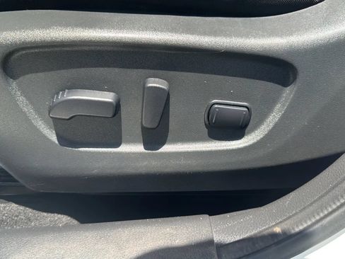 Used 2020 Nissan Rogue SV FWD image 17