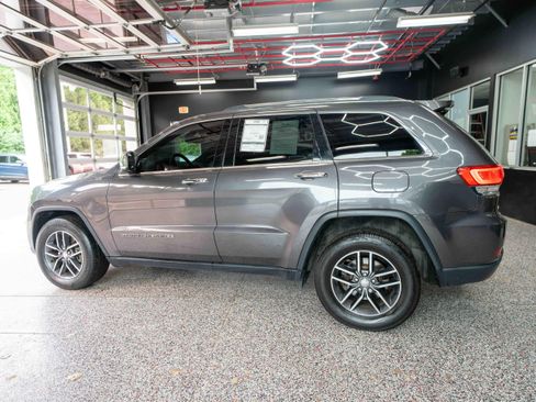 Used 2017 Jeep Grand Cherokee Limited AWD/4WD image 2