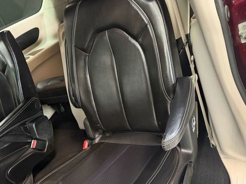 Used 2021 Chrysler Voyager Lxi image 22