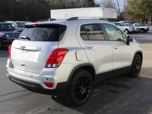 Used 2021 Chevrolet Trax LT w/ Sport Edition image 3