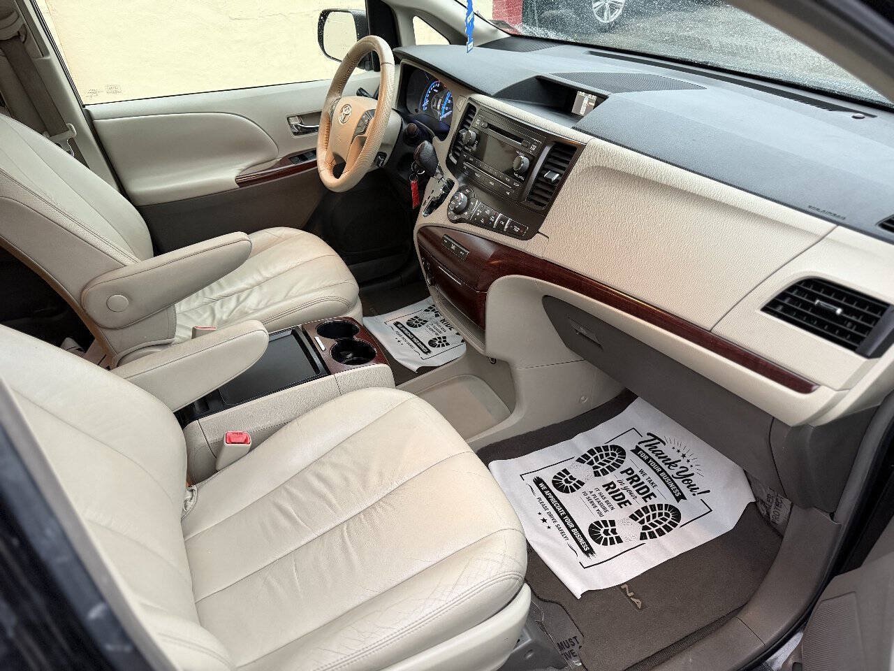 Used 2011 Toyota Sienna XLE FWD image 24