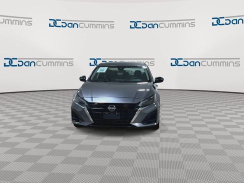 Used 2024 Nissan Altima 2.5 SV FWD image 4