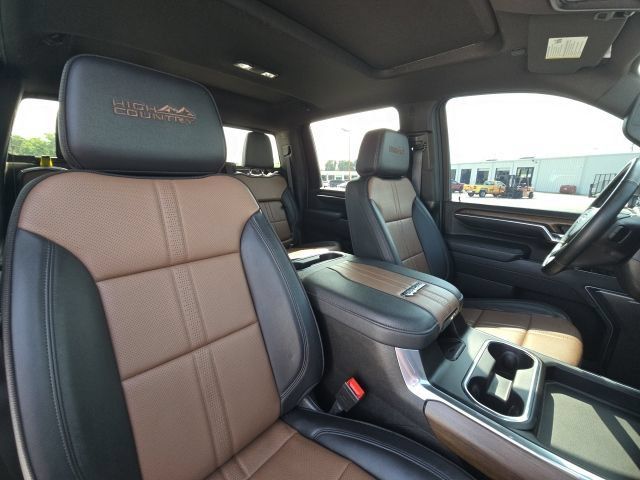 Used 2024 Chevrolet Silverado 3500 High Country w/ High Country Premium Package AWD/4WD image 19