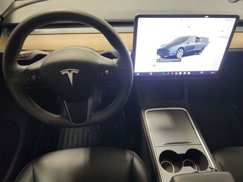 Used 2024 Tesla Model Y Long Range AWD/4WD image 11