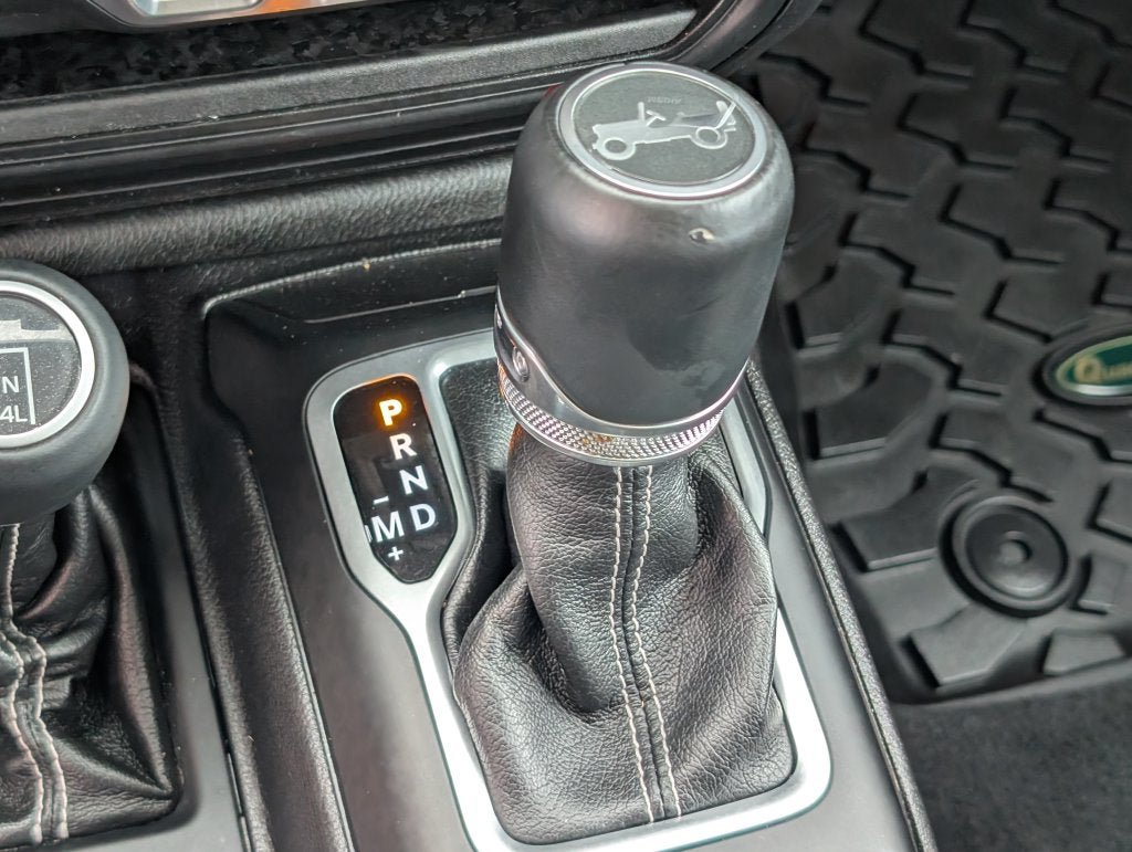 Used 2018 Jeep Wrangler Unlimited Sahara AWD/4WD image 23