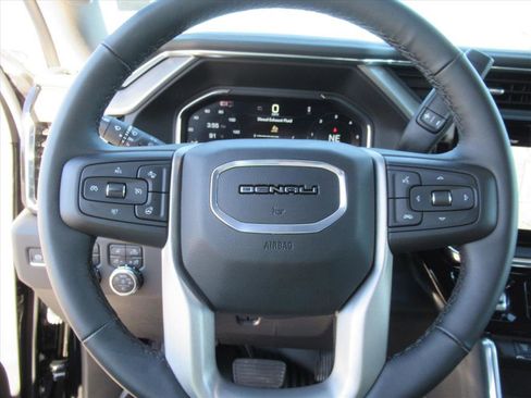 Used 2025 GMC Sierra 3500 Denali w/ Denali Reserve Package image 28
