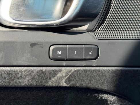 Certified 2025 Volvo XC40 B5 Core image 17