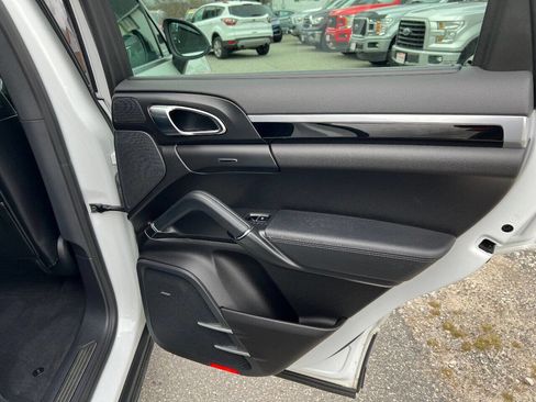 Used 2014 Porsche Cayenne S image 18