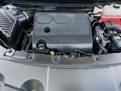 Used 2023 Chevrolet Traverse High Country FWD image 33