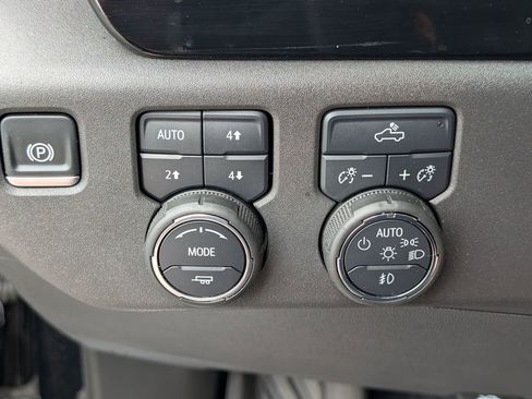 Used 2025 Chevrolet Silverado 1500 LT Trail Boss w/ LPO, Dark Essentials Package AWD/4WD image 20