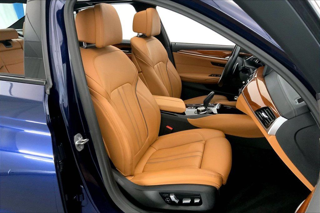 Used 2023 BMW M550i xDrive w/ Executive Package AWD/4WD image 6