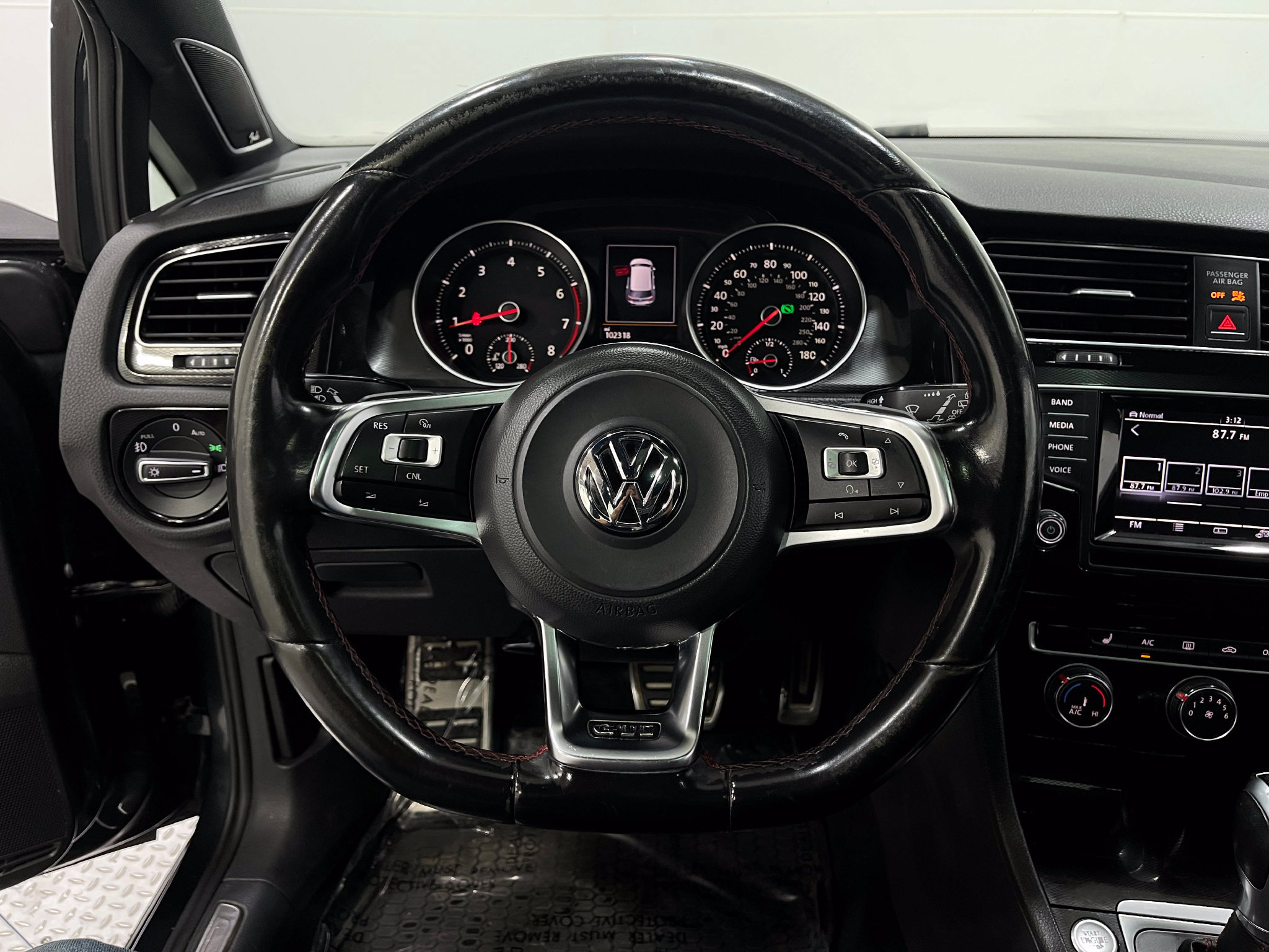 Used 2015 Volkswagen GTI SE w/ Lighting Package (SEL) FWD image 21